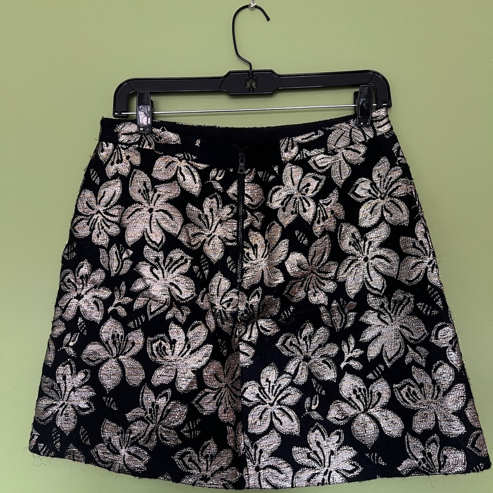 Alice + Olivia Jacquard Mini Skirt Black with Gold Threading Detail - Picture 2 of 3